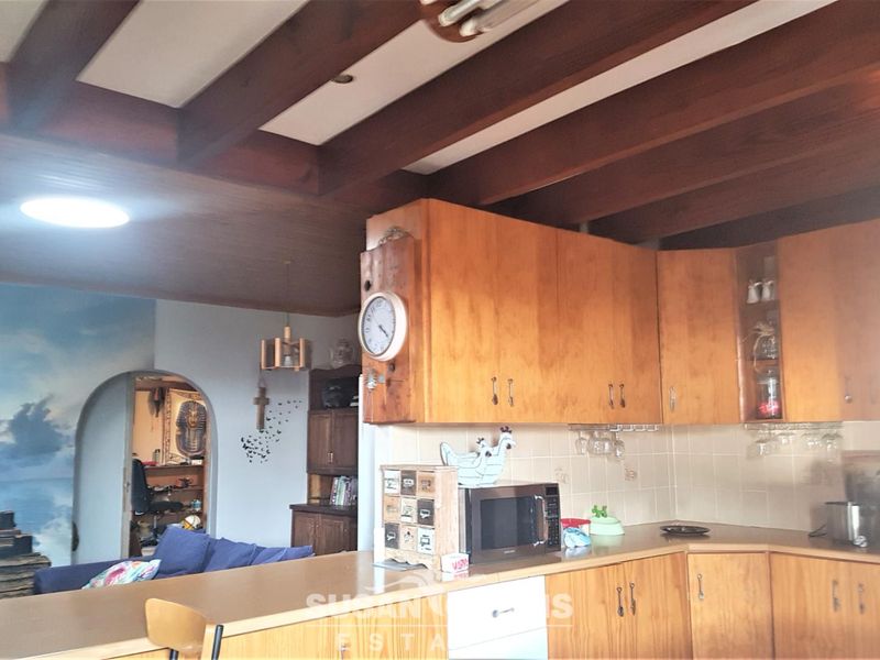 Family Home - Photo 4