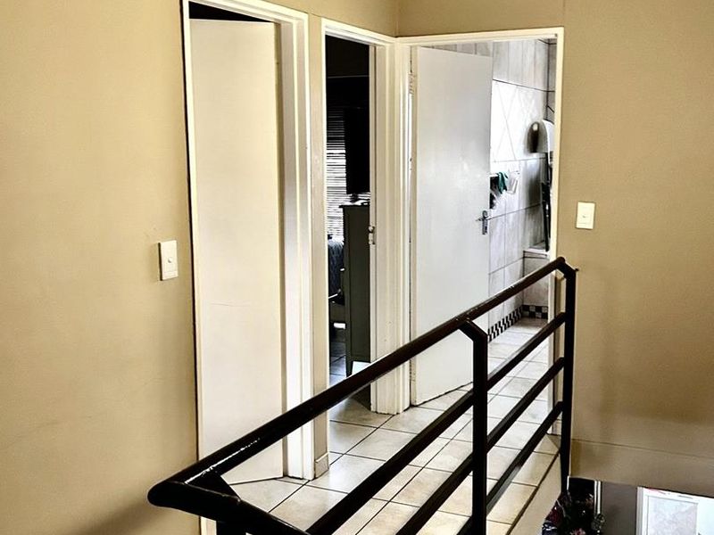 2 Bedroom Townhouse For Sale in Rocky Crest - Photo 4