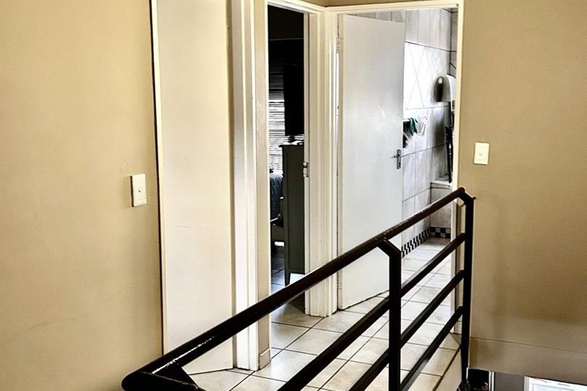 2 Bedroom Townhouse For Sale in Rocky Crest - Photo 4