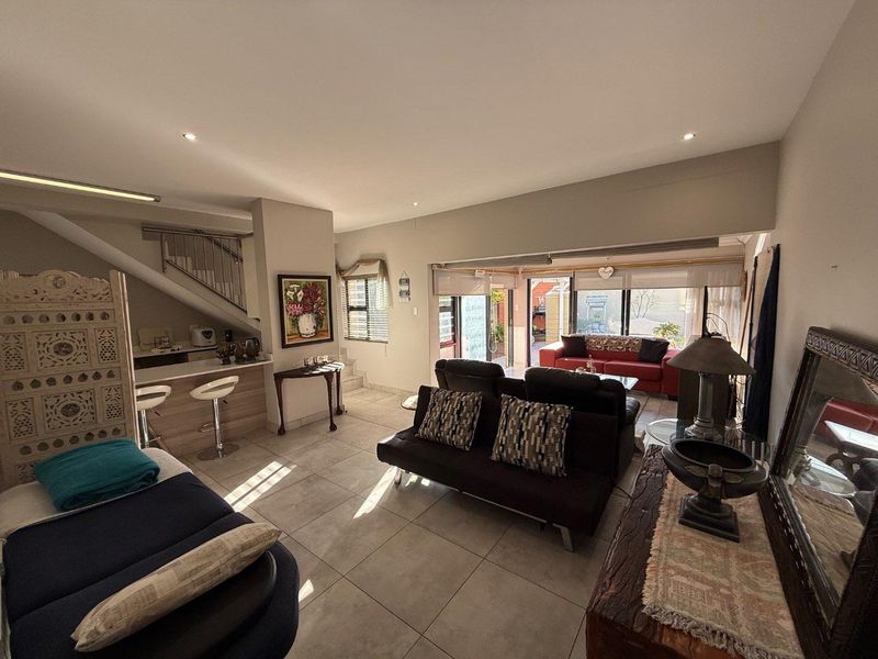 Stylish 3-Bedroom Semi-Detached Duplex with Private Garden and Modern Finishes - Photo 3