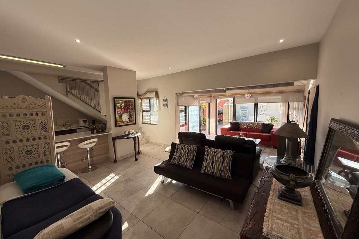 Stylish 3-Bedroom Semi-Detached Duplex with Private Garden and Modern Finishes - Photo 3