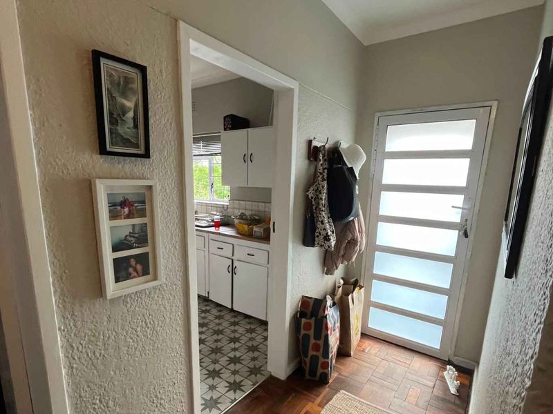 Spacious semi-furnished one bedroom apartment with garage | Kenilworth | R11 000 p/m - Photo 10