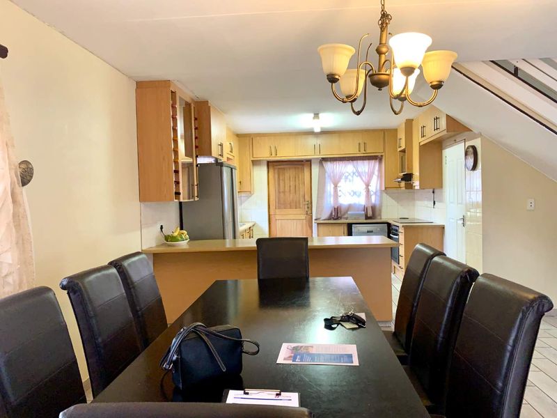 BEAUTIFUL HOUSE IN MANDELA VIEW - Photo 3