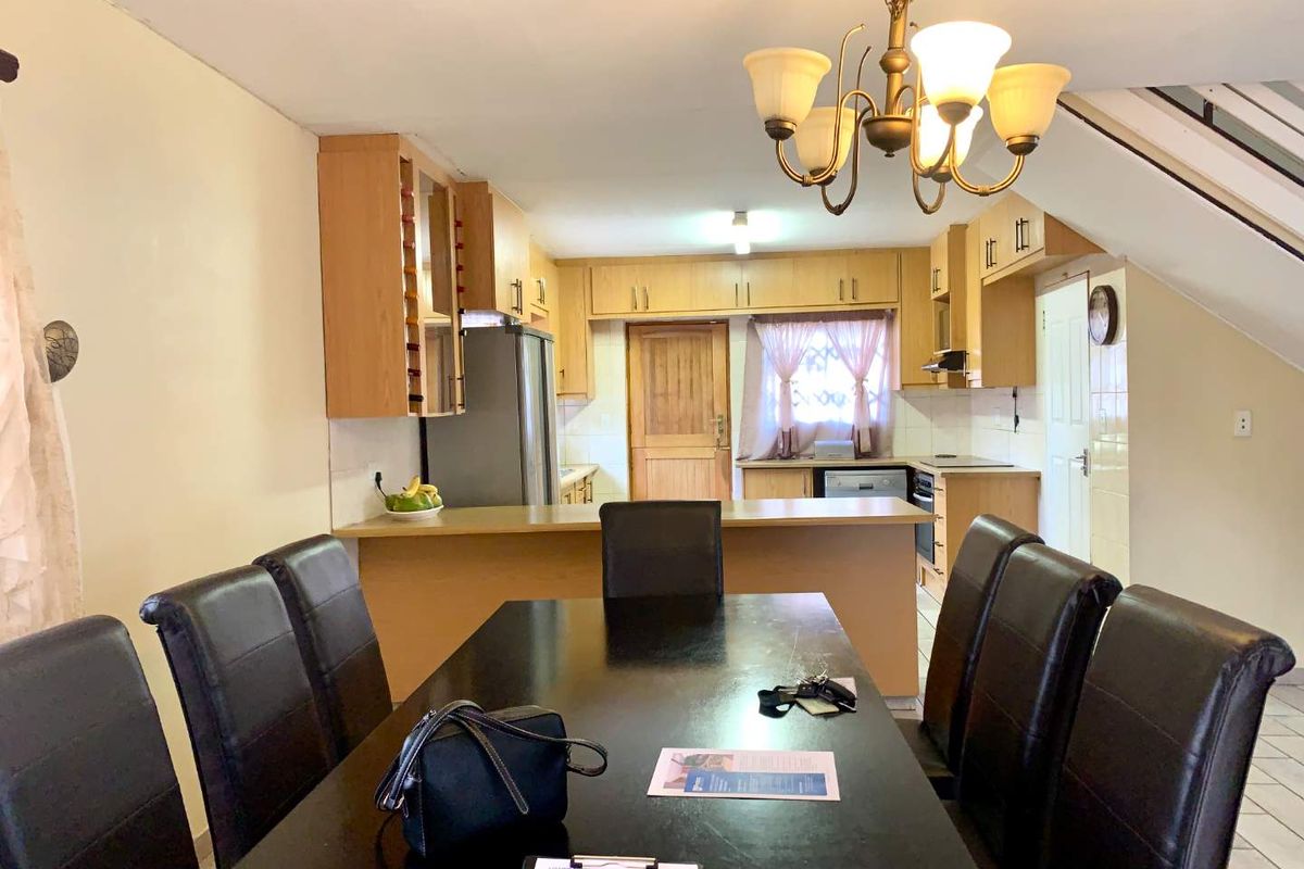 BEAUTIFUL HOUSE IN MANDELA VIEW - Photo 3