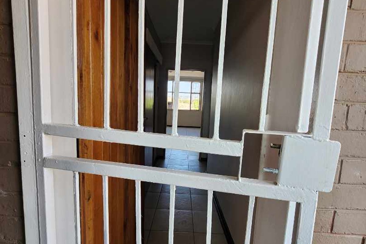 2.5 Bedroom Apartment To Rent in Jan Niemand Park, Pretoria - Photo 2