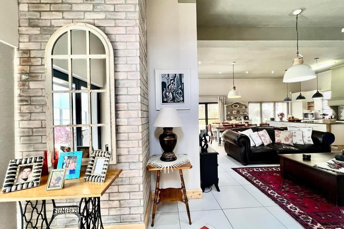 3 Bedroom Townhouse For Sale in Klein Windhoek - Photo 4