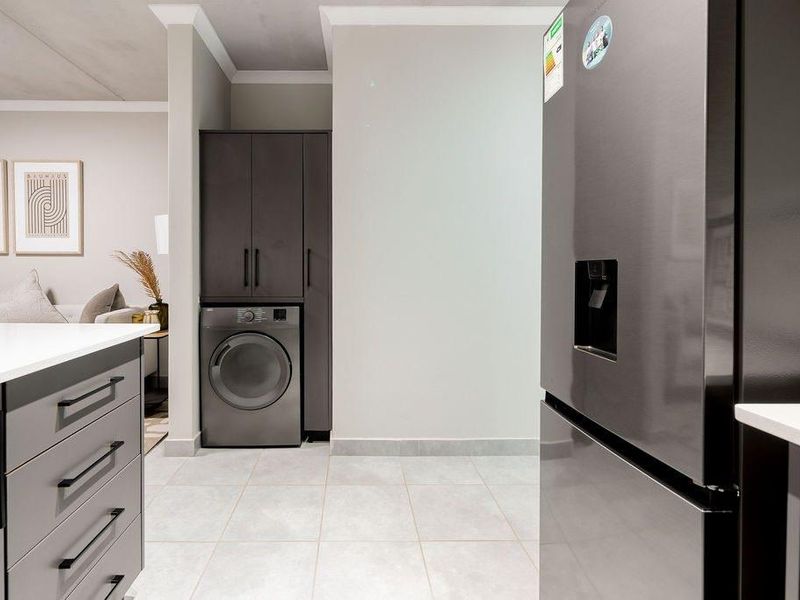 Stunning 2-Bedroom, 2-Bathroom first floor apartment - Photo 4