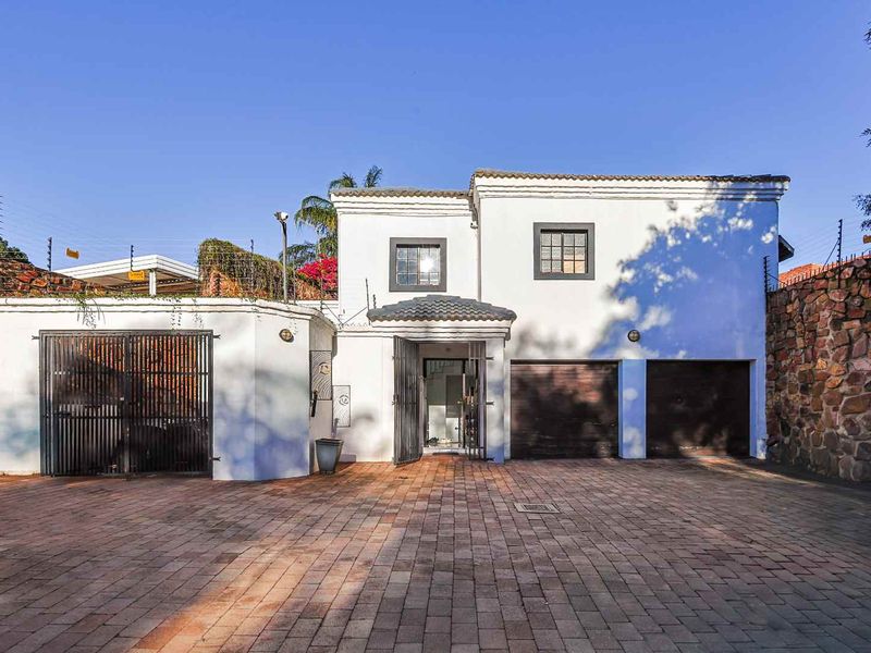 Modern living in the Heart of Waterkloof. - Photo 2