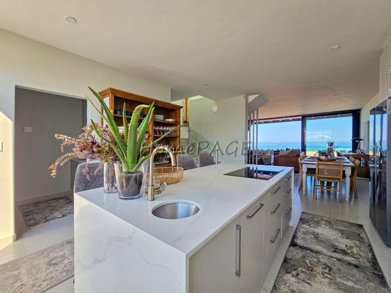 Dolphin Beach, Walvis Bay:  VIRTUALLY BRAND NEW 4 BEDR unit in Oceans is for Sale - Photo 9