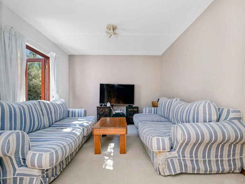 LIGHT 1 BEDROOM FIRST FLOOR APARTMENT FOR SALE IN BROADACRES - Photo 4