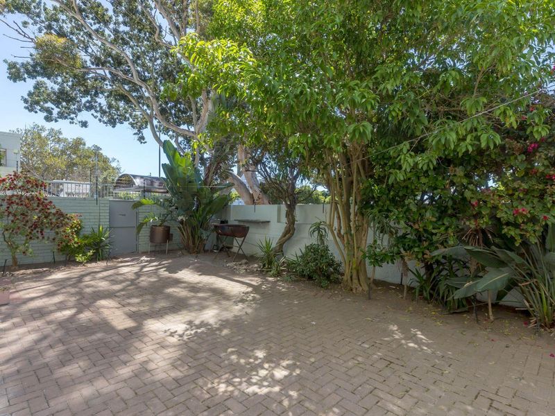 Outstanding Opportunity - Airbnb- & Pet Friendly,Spacious Garden Apartment with Garage - Photo 4