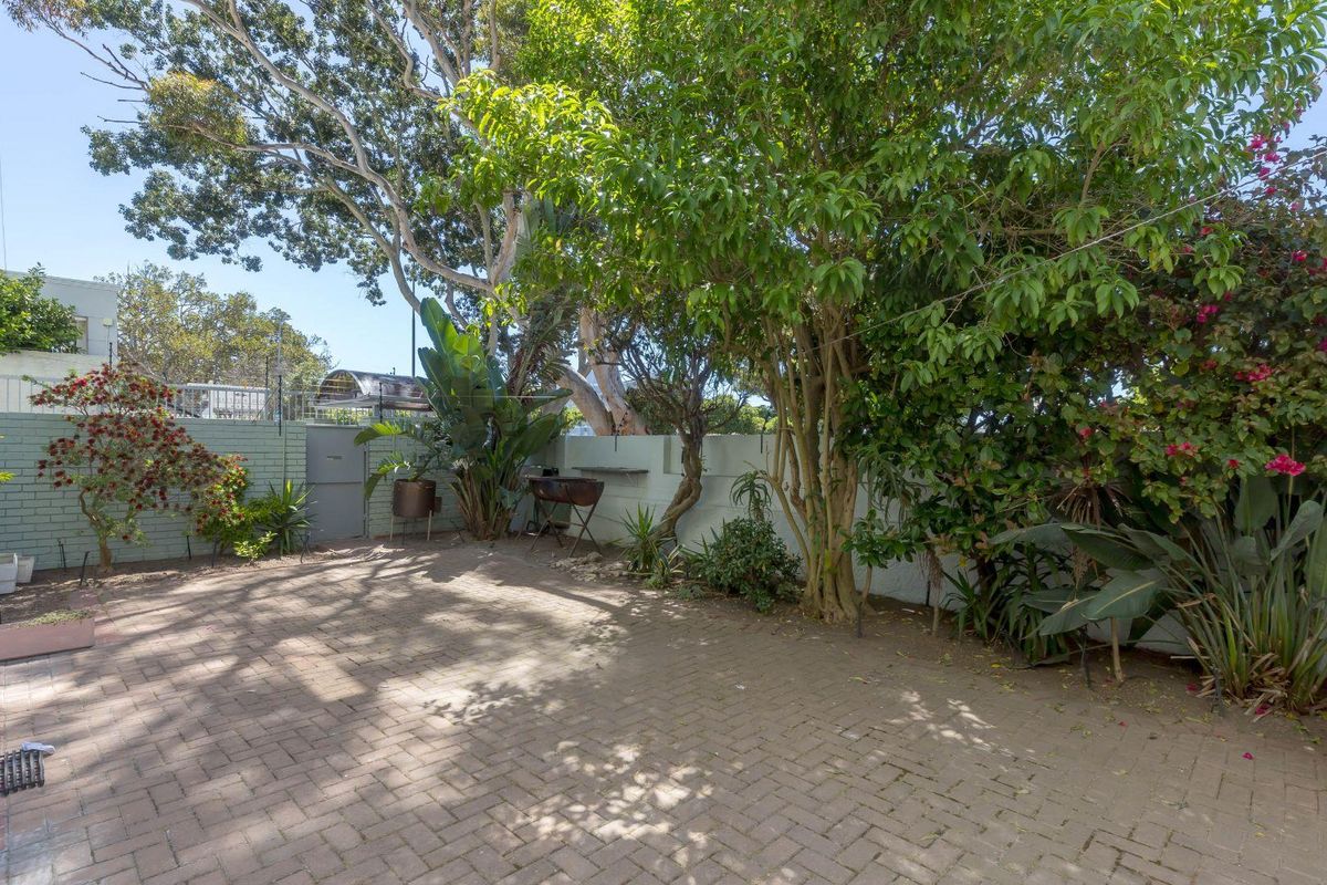 Outstanding Opportunity - Airbnb- & Pet Friendly,Spacious Garden Apartment with Garage - Photo 4