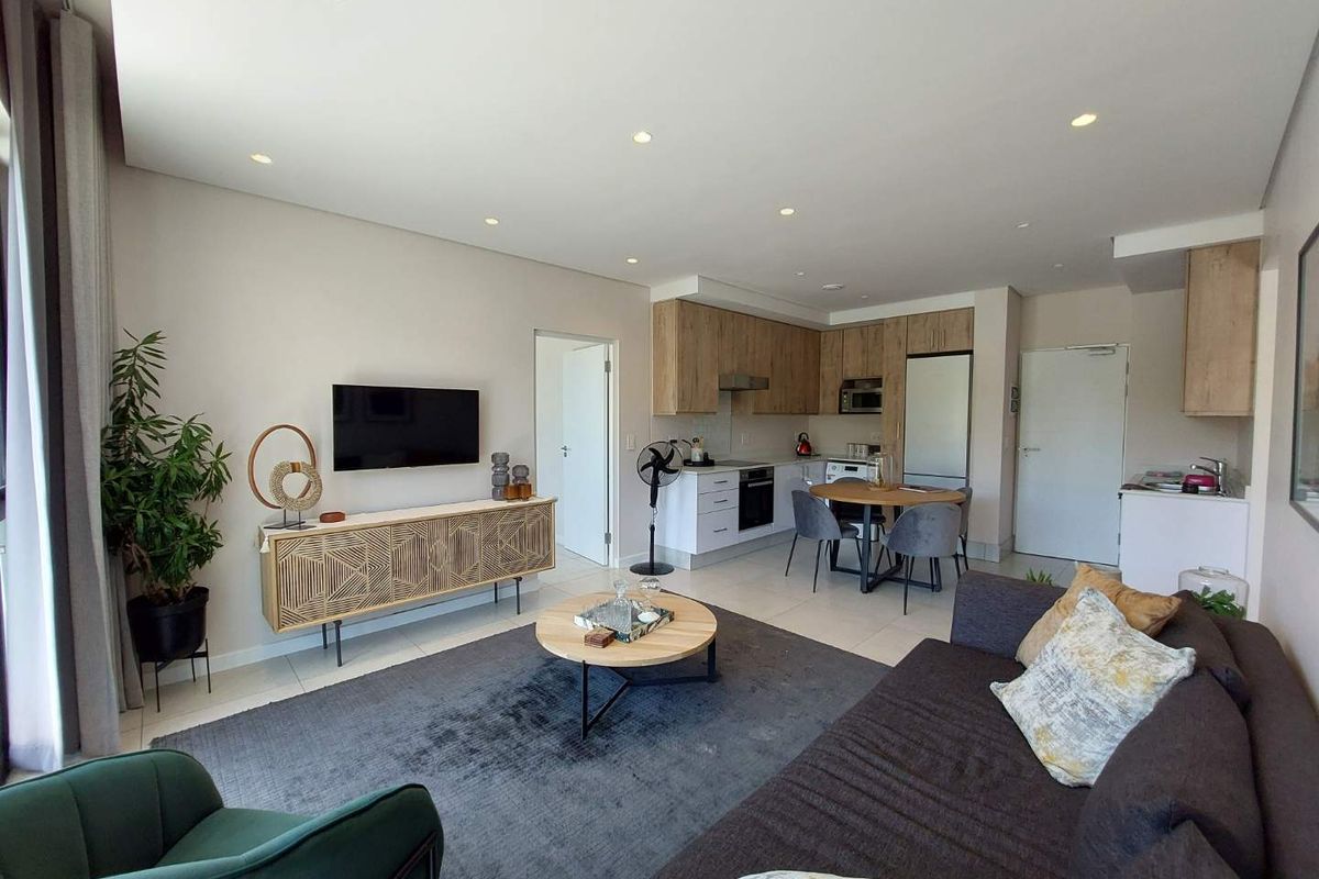 Luxury Apartment with Greenbelt Views in the Upgraded Sandton Gate Precinct - Photo 2