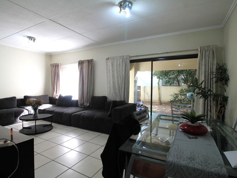 Spacious 2 bedroom townhouse in Broadacres - Photo 1