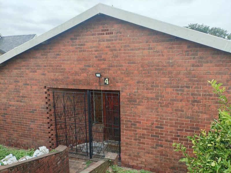 Charming 3 Bed Home with Flatlet and Garden in Woodhurst - Photo 3