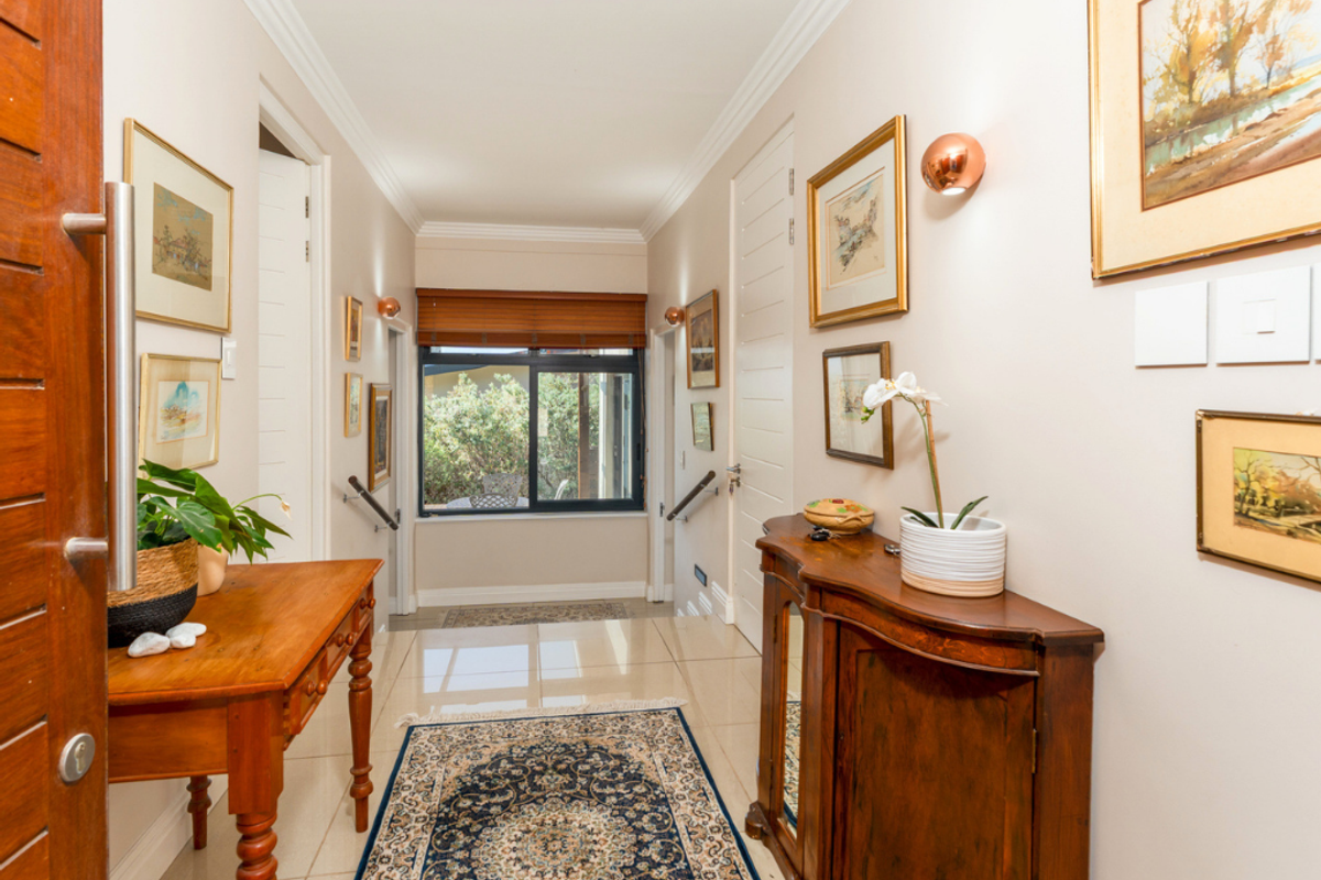 Elegant Estate Living With a View - Photo 5