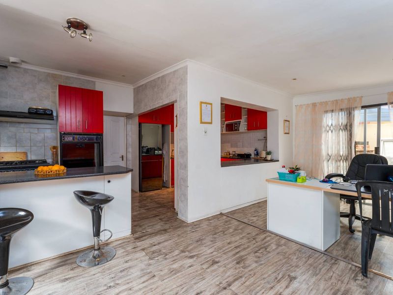 The Perfect Blend of Style and Comfort Today - Photo 10