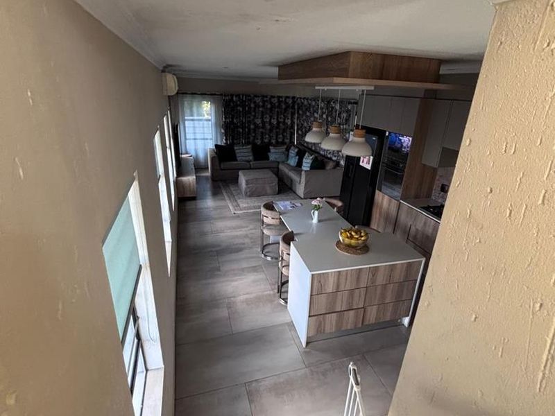 Ultra-Modern 3-Bedroom Townhouse with Solar & Private Garden – Secure - Photo 5