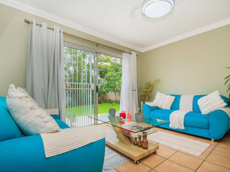 An Ideal Blend of Privacy, Space and Modern Allure. - Photo 8