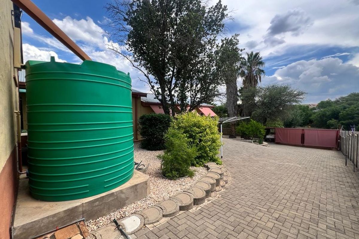 3 Bedroom House For Sale in Pionierspark Ext 1 - Photo 4