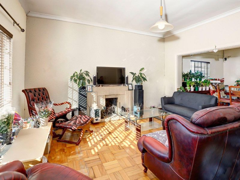 Family home in Vredelust - a few steps from Louis Leipoldt Medi-Clinic! - Photo 5