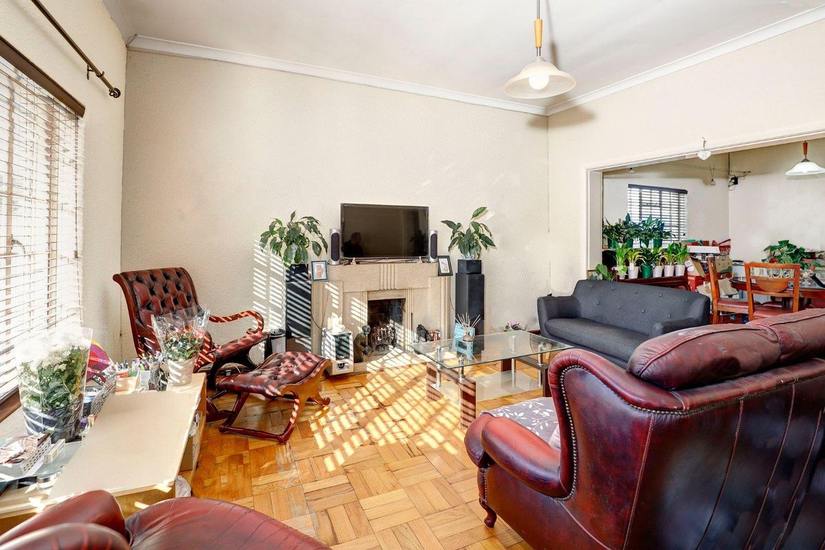 Family home in Vredelust - a few steps from Louis Leipoldt Medi-Clinic! - Photo 5