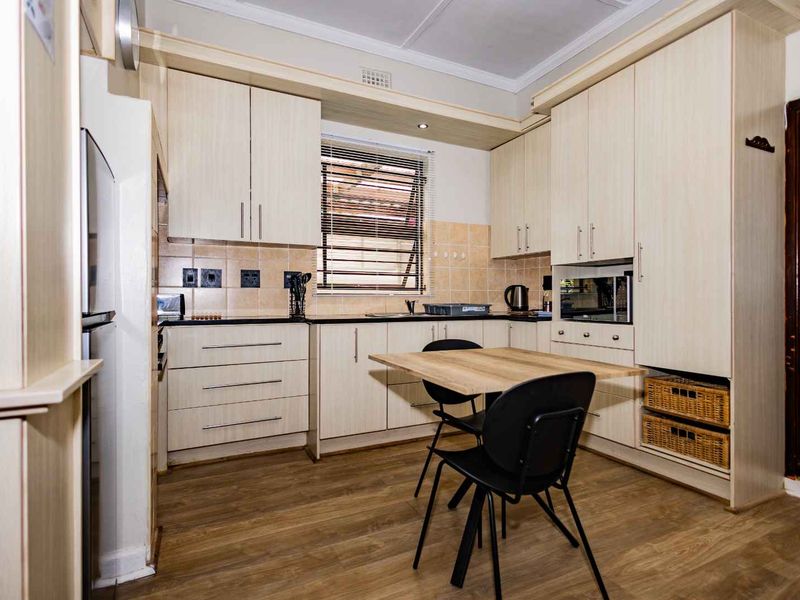 Urban Oaks Guest House - Photo 9