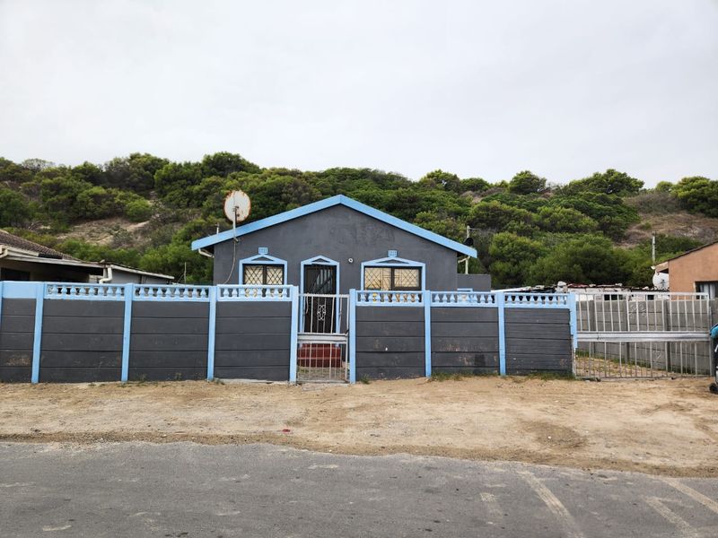 Charming Three-Bedroom House for Sale in Ilitha Park, Khayelitsha - Photo 2