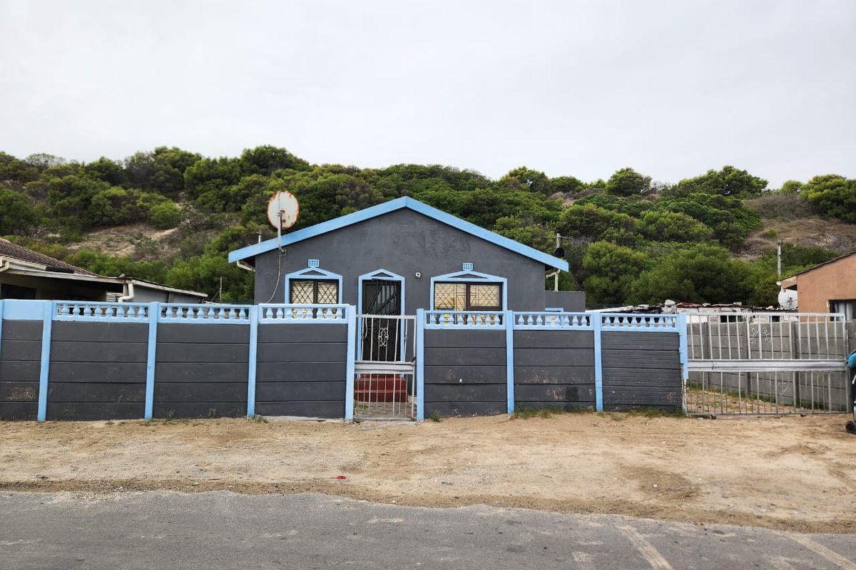 Charming Three-Bedroom House for Sale in Ilitha Park, Khayelitsha - Photo 2