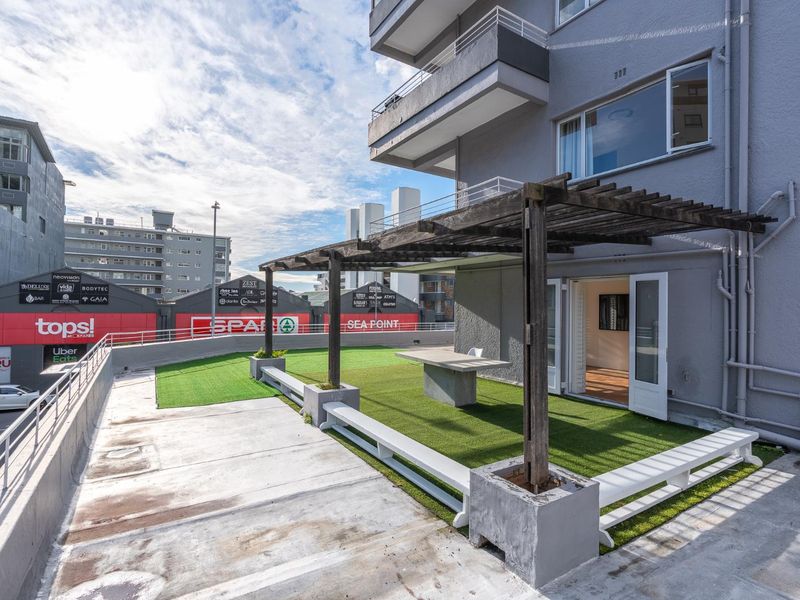 Spacious 2-Bedroom with Wrap-Around Terrace in Prime Location - Photo 3