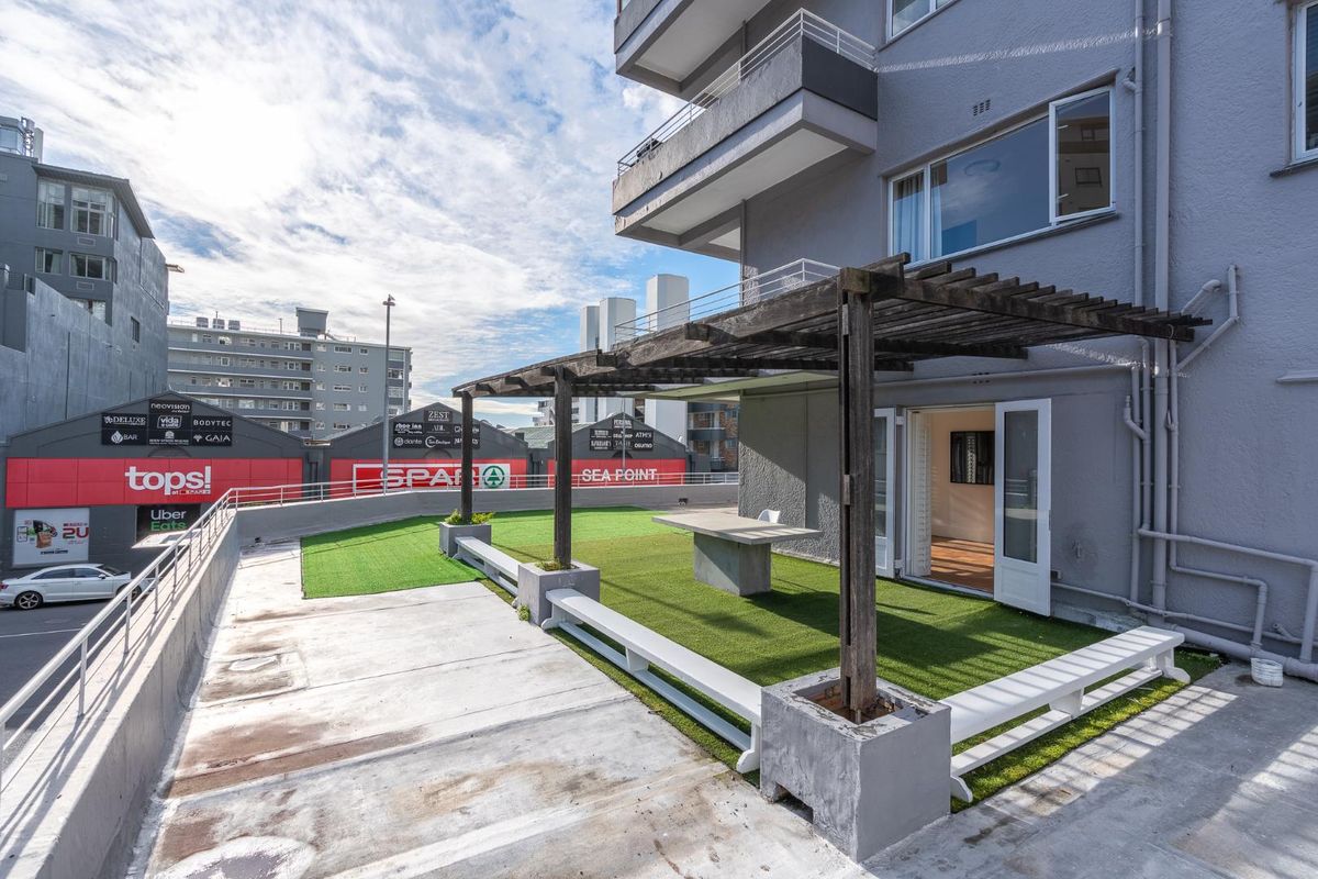 Spacious 2-Bedroom with Wrap-Around Terrace in Prime Location - Photo 3