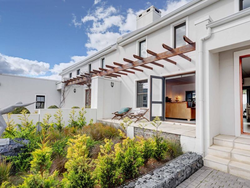 Neat 3 Bedroom Townhouse to rent in Graanendal Estate, Durbanville - Photo 4
