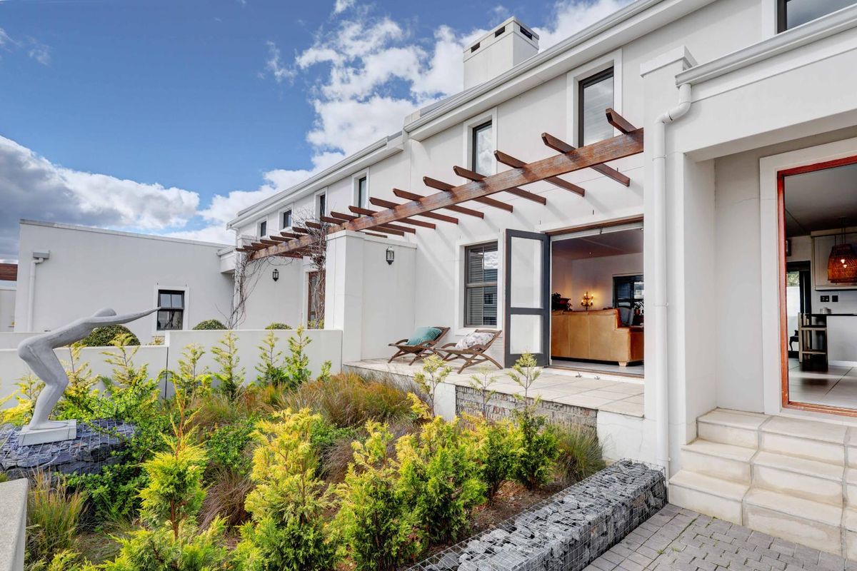 Neat 3 Bedroom Townhouse to rent in Graanendal Estate, Durbanville - Photo 4