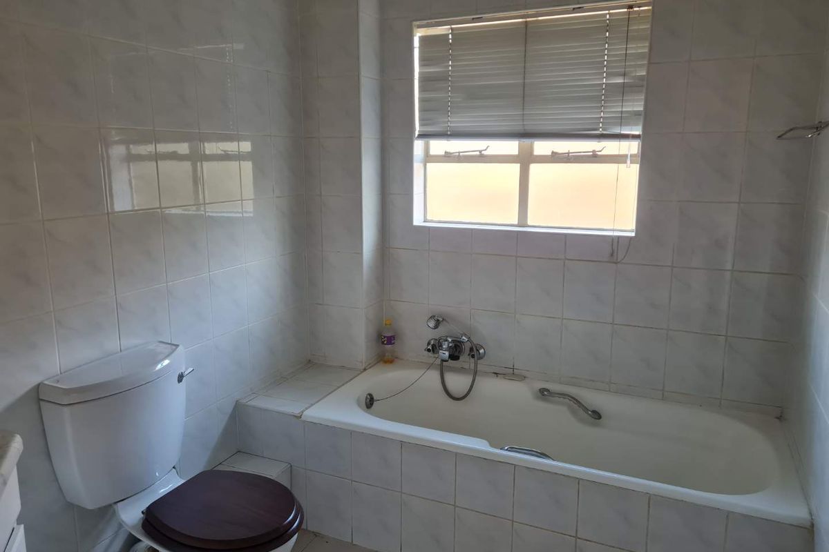 VERY NEAT - SPRINGVALE PRIMARY OPPOSITE THE ROAD - Photo 5