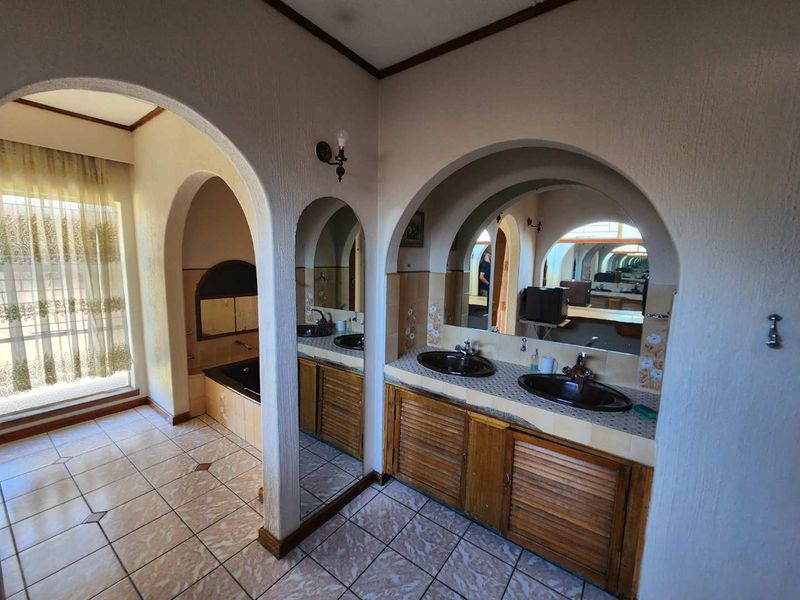 The perfect extra-large family home. - Photo 7