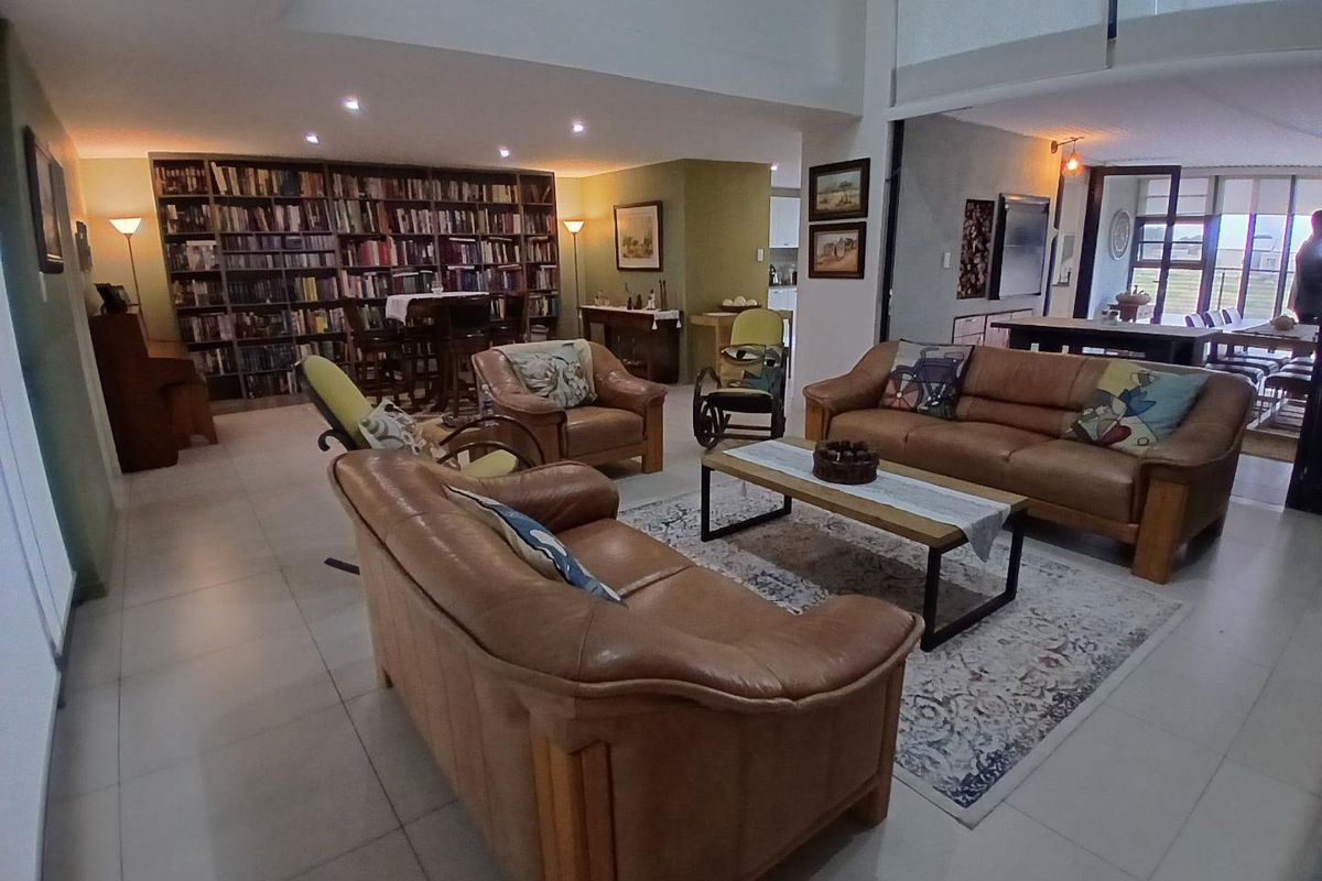 Modern and beautifully finished Duplex. - Photo 3