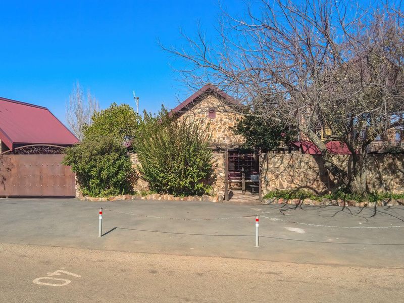 Exceptional 4 Bedroom Home in a Secure Estate on the Vaal River with Business Rights – Vaaloewer - Photo 4