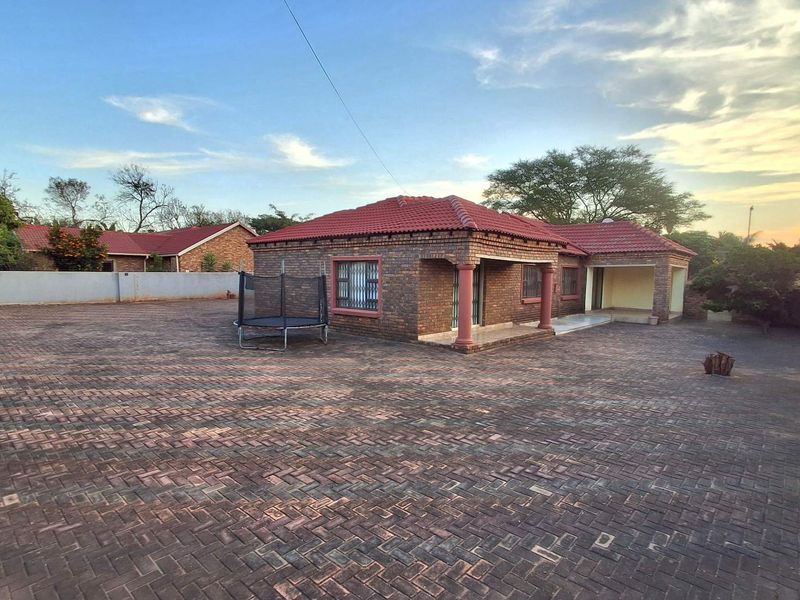 Elegant 4-Bedroom Family Home in The Orchards - Photo 3