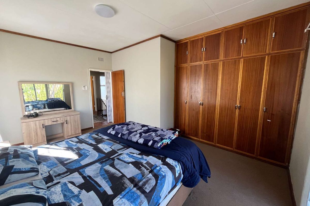 Charming 2-Bedroom Townhouse in Secure Complex - Photo 4