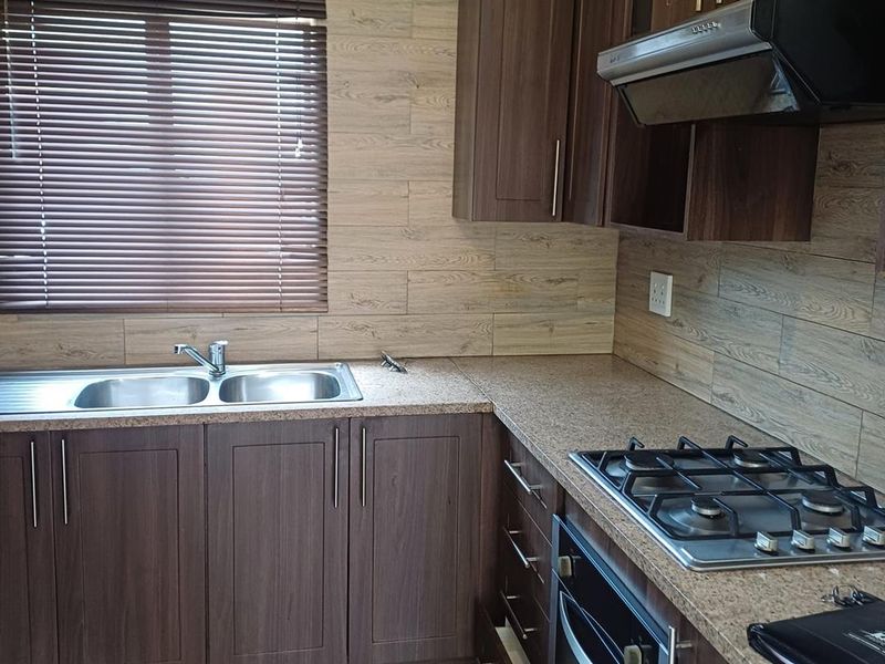 2 Bedroom Apartment To Let - Photo 3