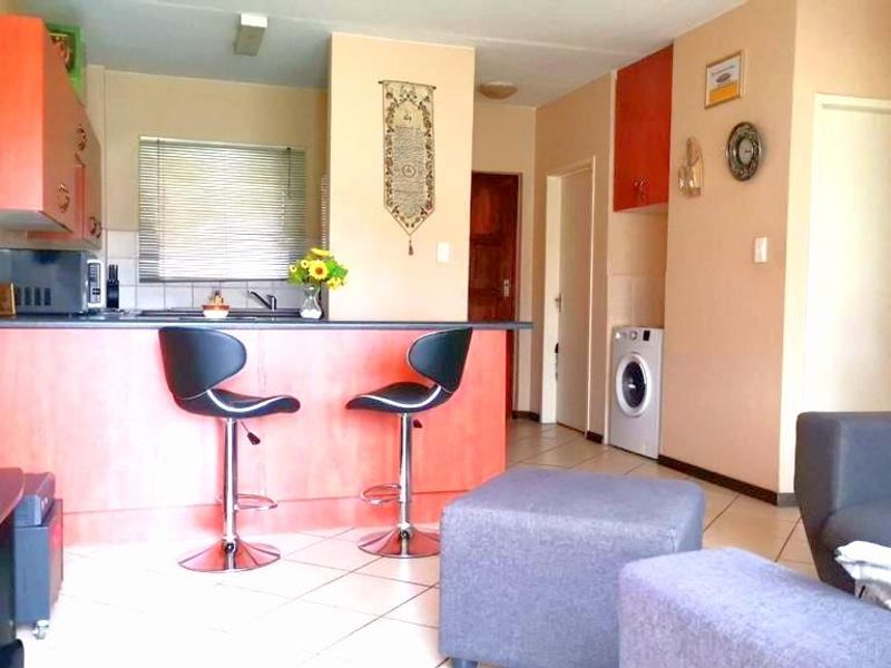 Wow well sized ground floor apartment in a well maintained complex in Honeydew. - Photo 4