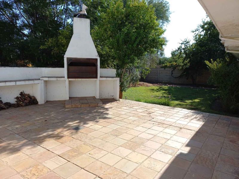 Lovely family home in a very popular area! - Photo 8