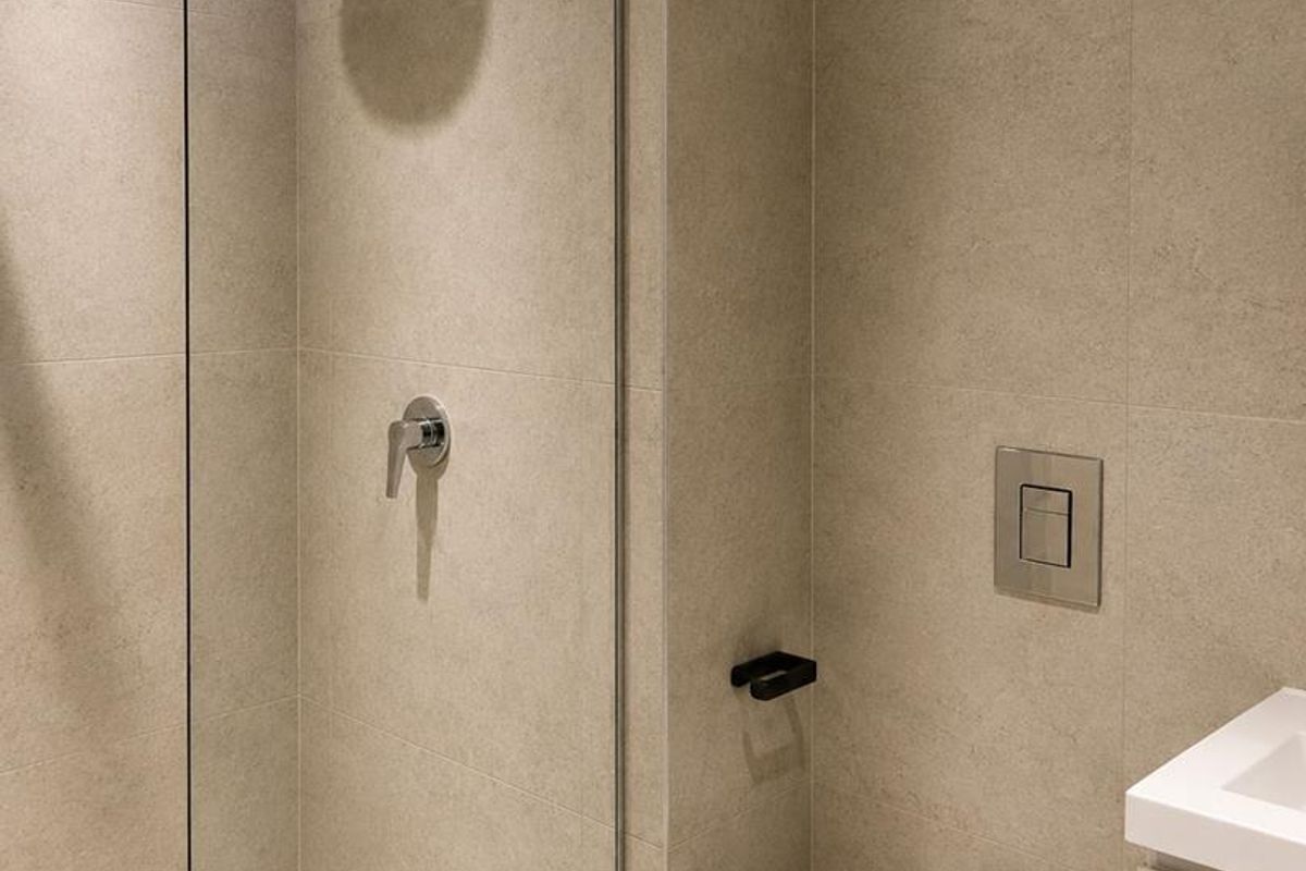Modern 3 Bedroom/2 Bathroom to Let - Photo 5
