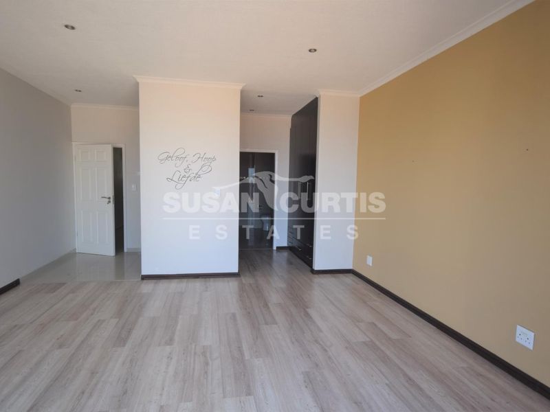 3 Bedroom Penthouse - Photo 3