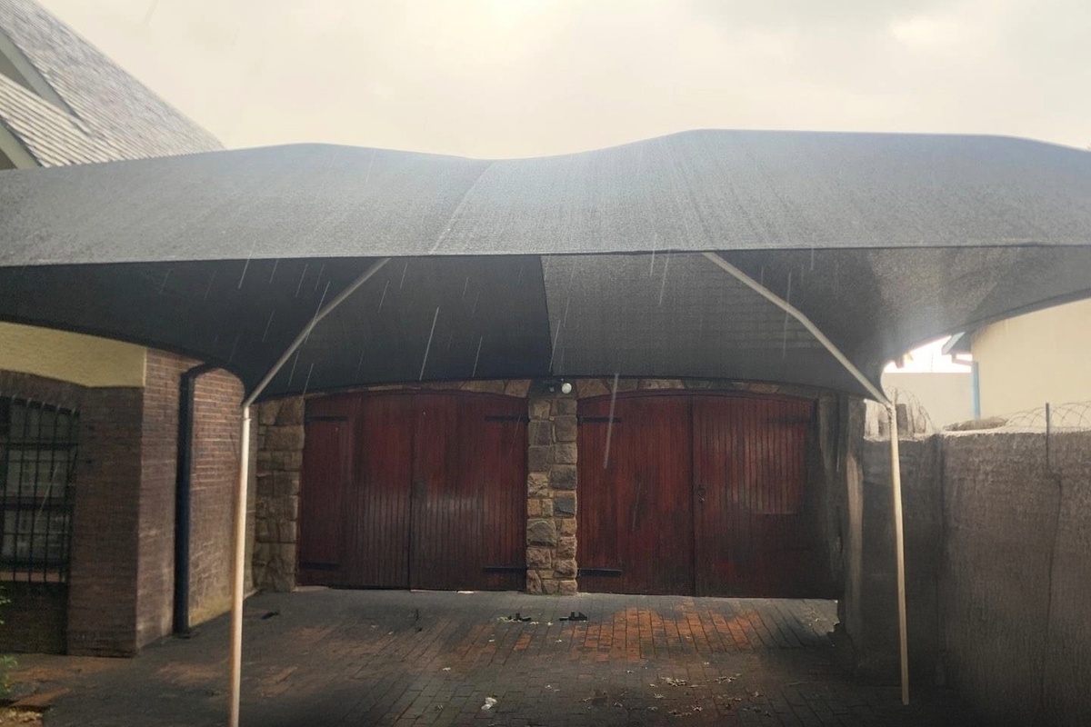 Charming 4-Bedroom Home for Sale in The Hill Ext 6, Johannesburg - Photo 2