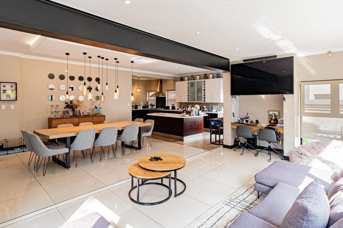 4-Bedroom Family Home with Private Pool & Full Backup Power - Photo 5