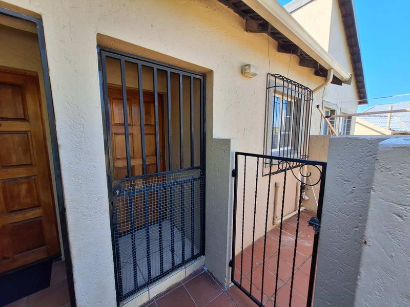 2 Bedroom 2 Bathroom - Photo 4