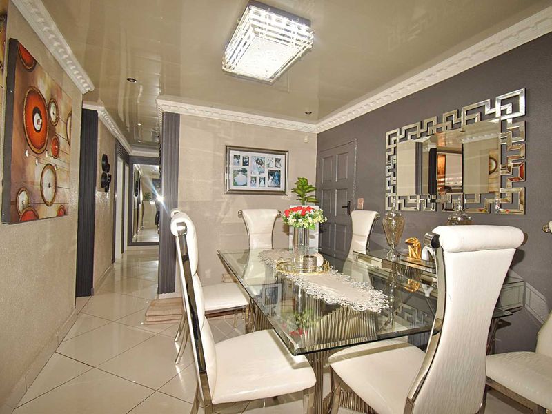 Modern 3 Bedroom, 2 Bathroom Home in Dawn Park - Photo 9