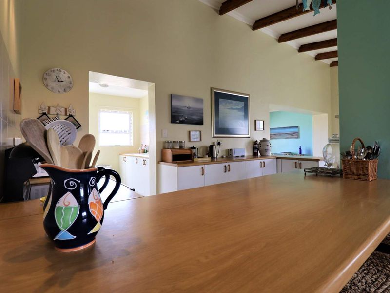 Spacious 5-Bedroom Double-Storey Family Home with Sea Views and Outdoor Bedroom in Quiet Swakopmund Coastal Area - Photo 6