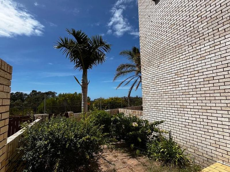 Immaculate 3-Bedroom Apartment - Photo 6